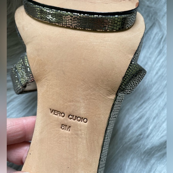 BCBGMAXAZRIA Leather, shiny heels. - Picture 6 of 8